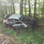 Samochód BMW wypadł z drogi