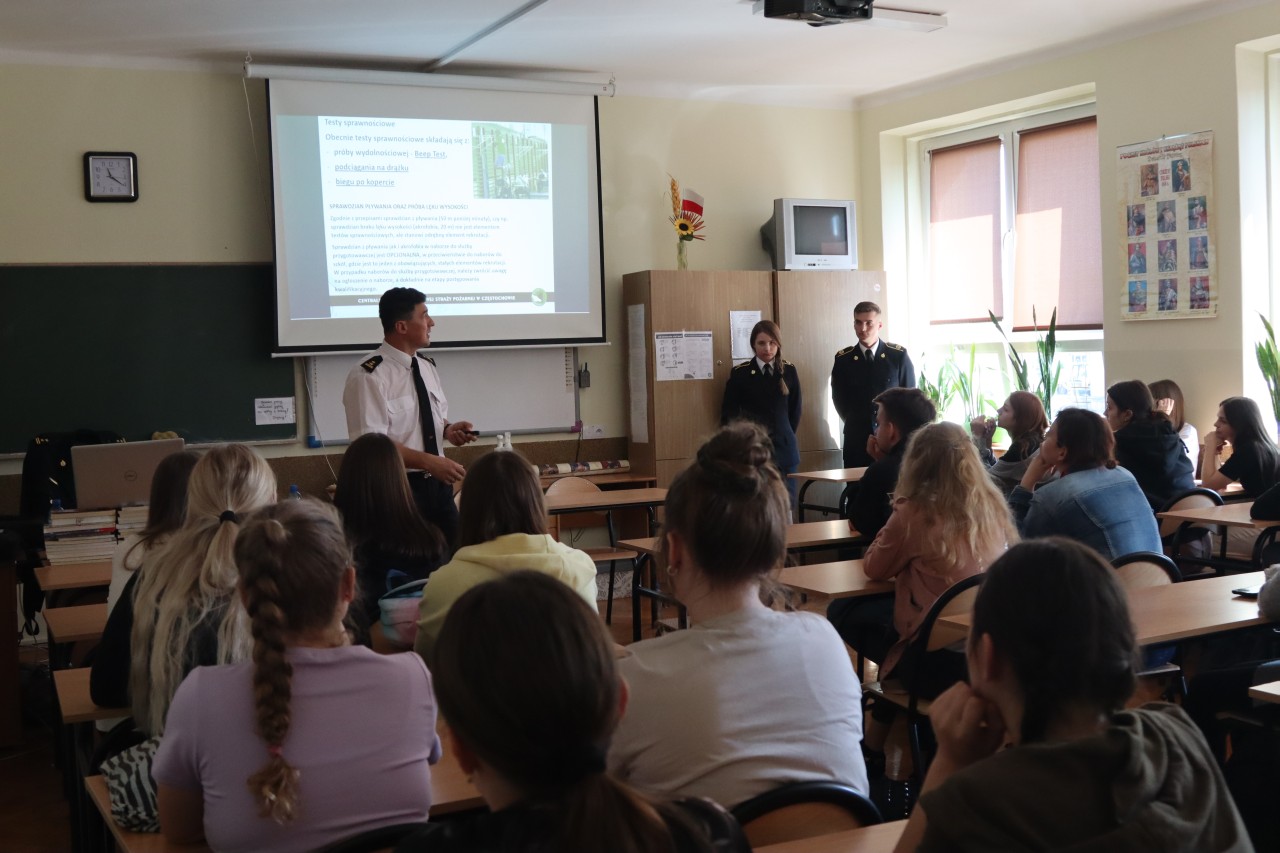 Spotkanie z młodzieżą w ramach prezentacji zawodu strażaka