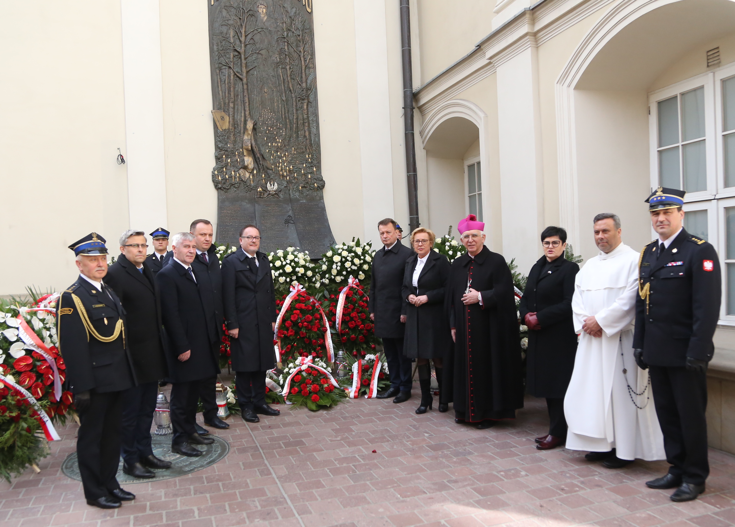 Pamięć o ofiarach katastrofy pod Smoleńskiem. Udział Kompanii Honorowej na czele z Komendantem Szkoły